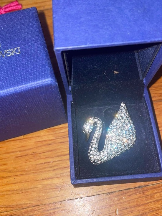 Swarovski Jewelry - Swarovski Clear Crystal Swan Brooch